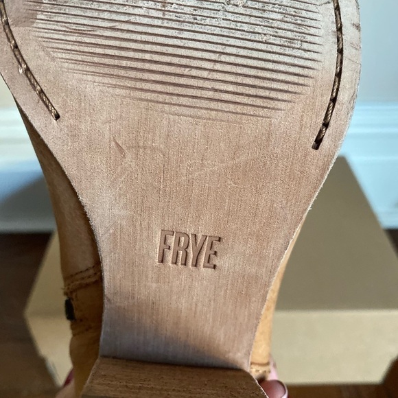 Frye Essa Leather Bootie in Sand Size 8M - Picture 6 of 9